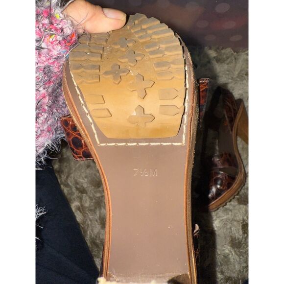 KORS Michael Kors Brown Crocodile Embossed Slingback Heels Sandals with Lug Sole - Picture 4 of 4